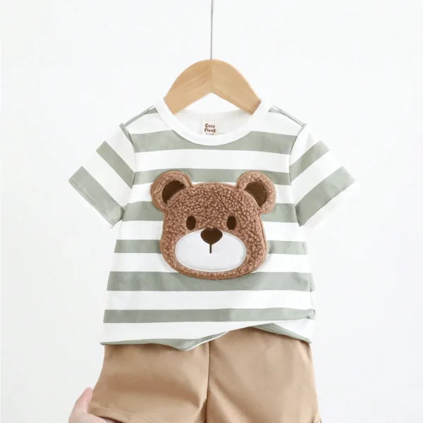 Conjunto de camiseta y shorts con diseño de oso